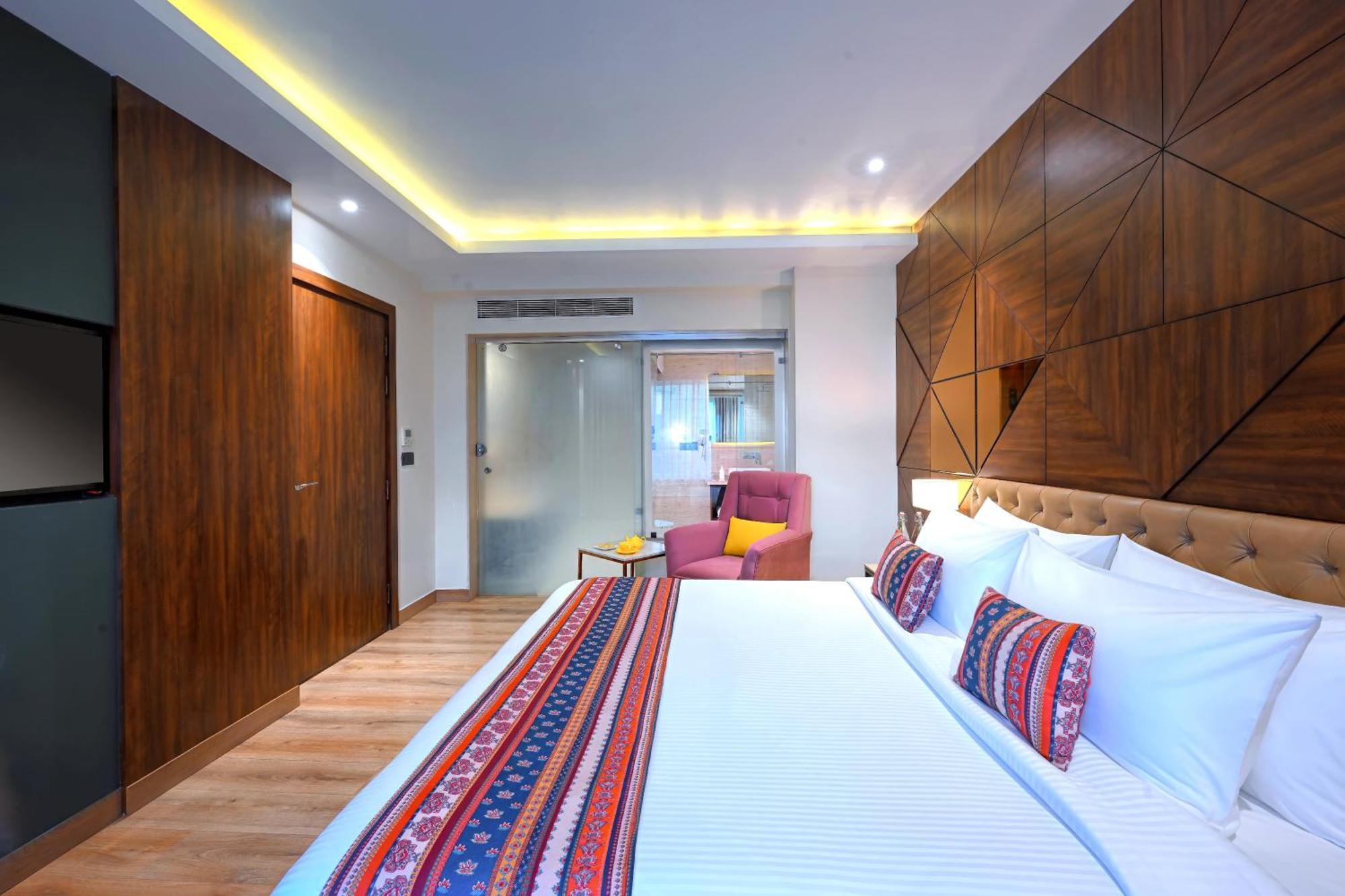 Hotel Golden Tulip Agra 4*